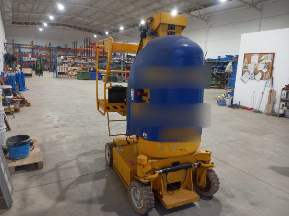 Plataforma elevadora en una nave