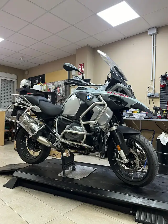 Moto en el taller