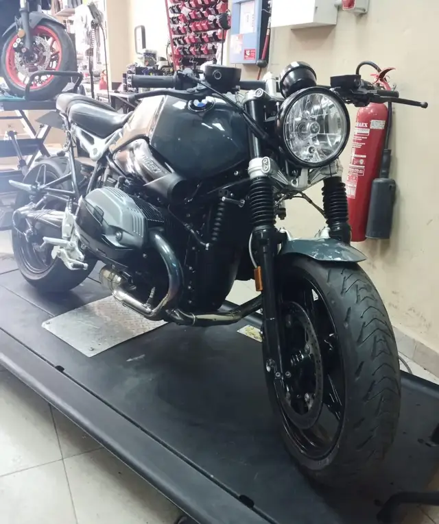 Moto en el taller