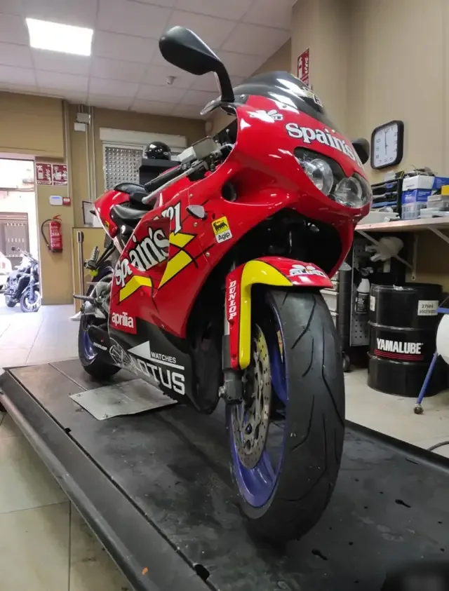 Moto en el taller